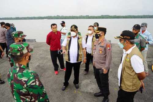 Tinjau vaksinasi massal