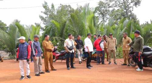 Peninjauan infratruktur jalan di Desa Penarah, Kecamatan Belat
