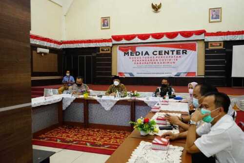 Wabup rapat evaluasi PPKM secara virtual bersama menteri